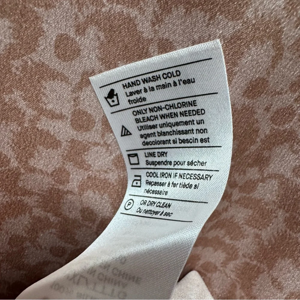 New Vince Feathered Petal Tie Neck Silk Blouse In Yarrow Floral - Picture 7 of 7